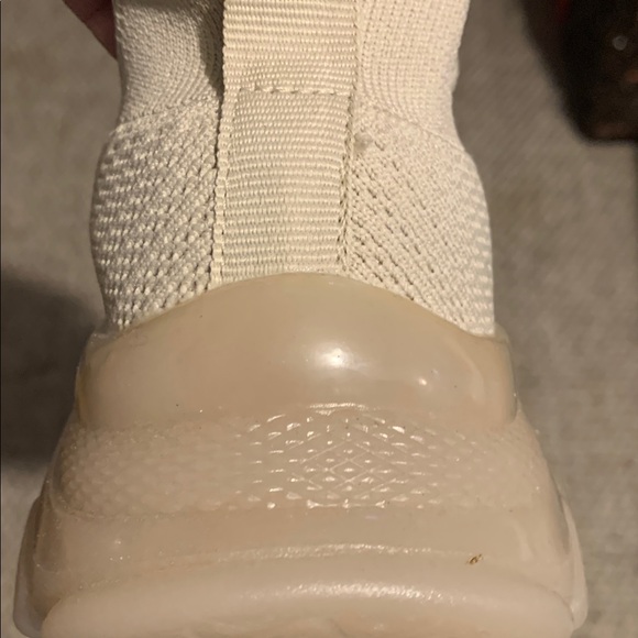 WOMANS CUSHIONAIRE MEMORY FOAM SNEAKERS. - Picture 6 of 6